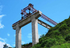 桑然路香巴拉大桥第一片40米T梁架设成功