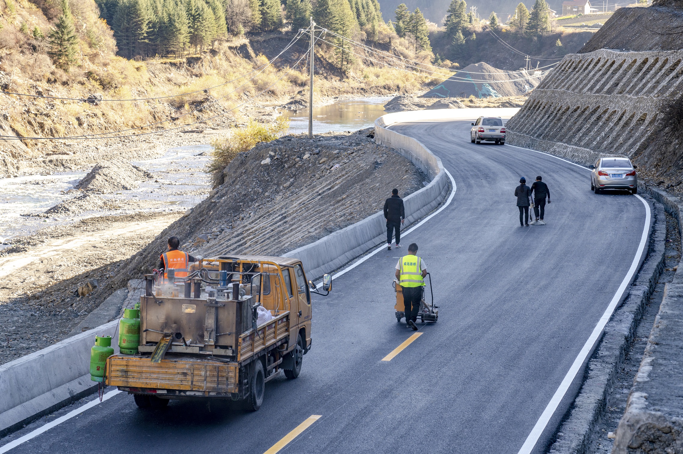 兴蜀公司代建管理的S446线黑水至理县公路工程试验段全面完工